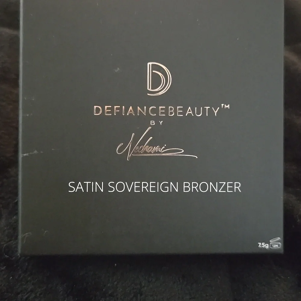 DEFIANCE BEAUTY Satin Sovereign Bronzerin Color:Immortal Envy NEW IN BOX